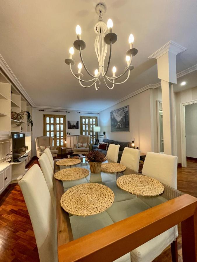 Atico Al Lado Del Ayuntamiento Apartment Oviedo Bagian luar foto