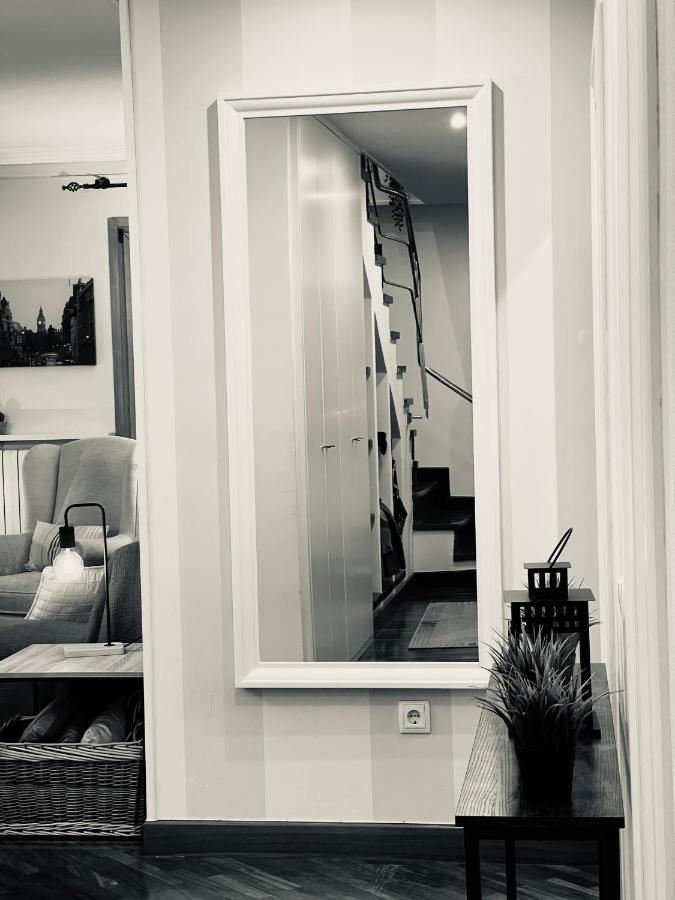 Atico Al Lado Del Ayuntamiento Apartment Oviedo Bagian luar foto