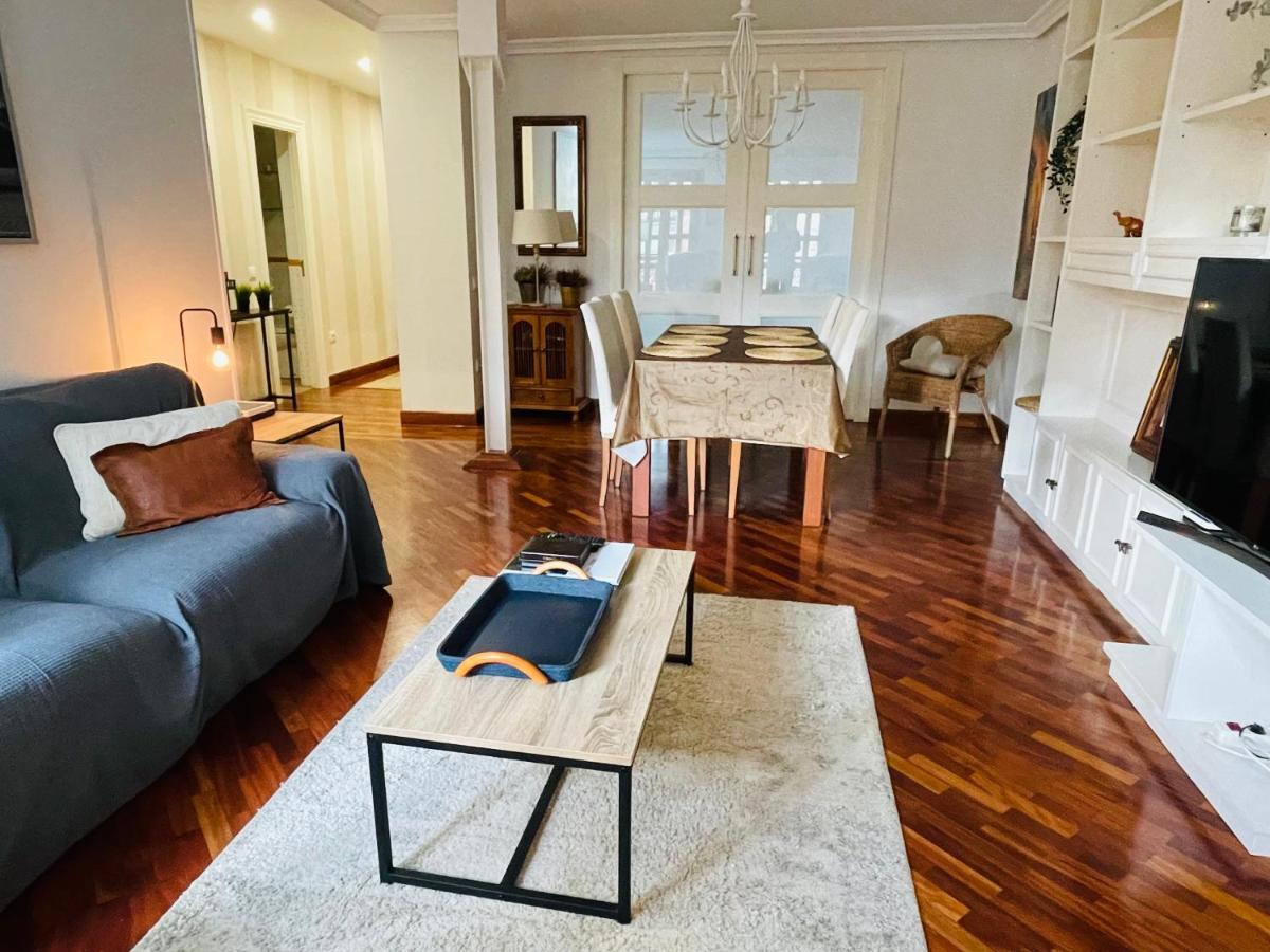 Atico Al Lado Del Ayuntamiento Apartment Oviedo Bagian luar foto
