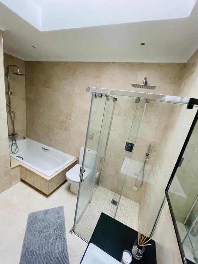 Atico Al Lado Del Ayuntamiento Apartment Oviedo Bagian luar foto